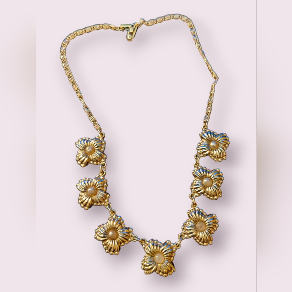 Vintage Gold Tone Flower Power Choker